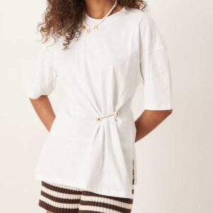 ASOS DESIGN t-shirt with cinched waist and hardware detail in white