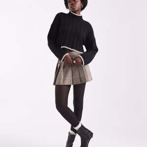 ONLY contrast trim knit cropped sweater in black