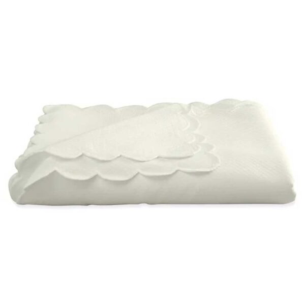 Matouk Savannah Gardens Tablecloth, 70" Round