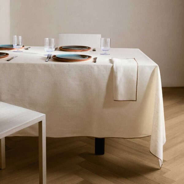 Resin-coated 100% linen tablecloth with contrasting overlock