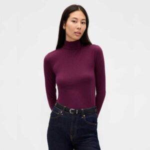 Featherweight Turtleneck Tuscan Red
