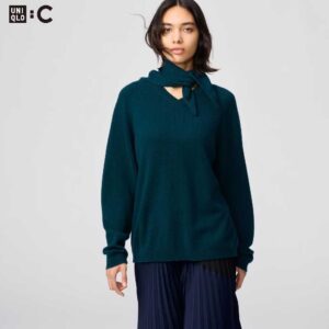 Cashmere Relaxed V-Neck Sweater | With Scarf