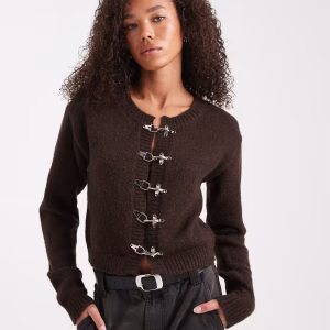Daisy Street knit clasp cardigan in brown