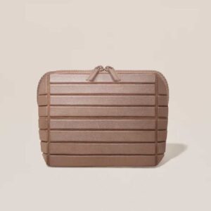 the small bronze traveller