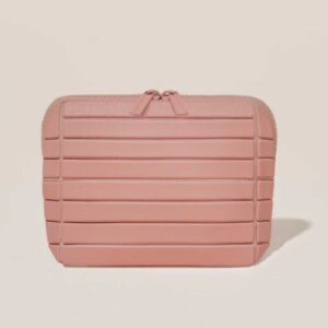 The small blush traveller