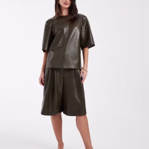 ASOS DESIGN Tailored faux leather strong shoulder tee in olive croc