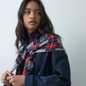 Mango knitted neck scarf in red argyle print
